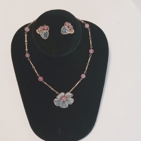 Alfred phillippe Crown Trifaripink and white poured glass floral set